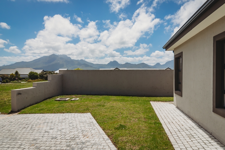 4 Bedroom Property for Sale in Kraaibosch Manor Western Cape